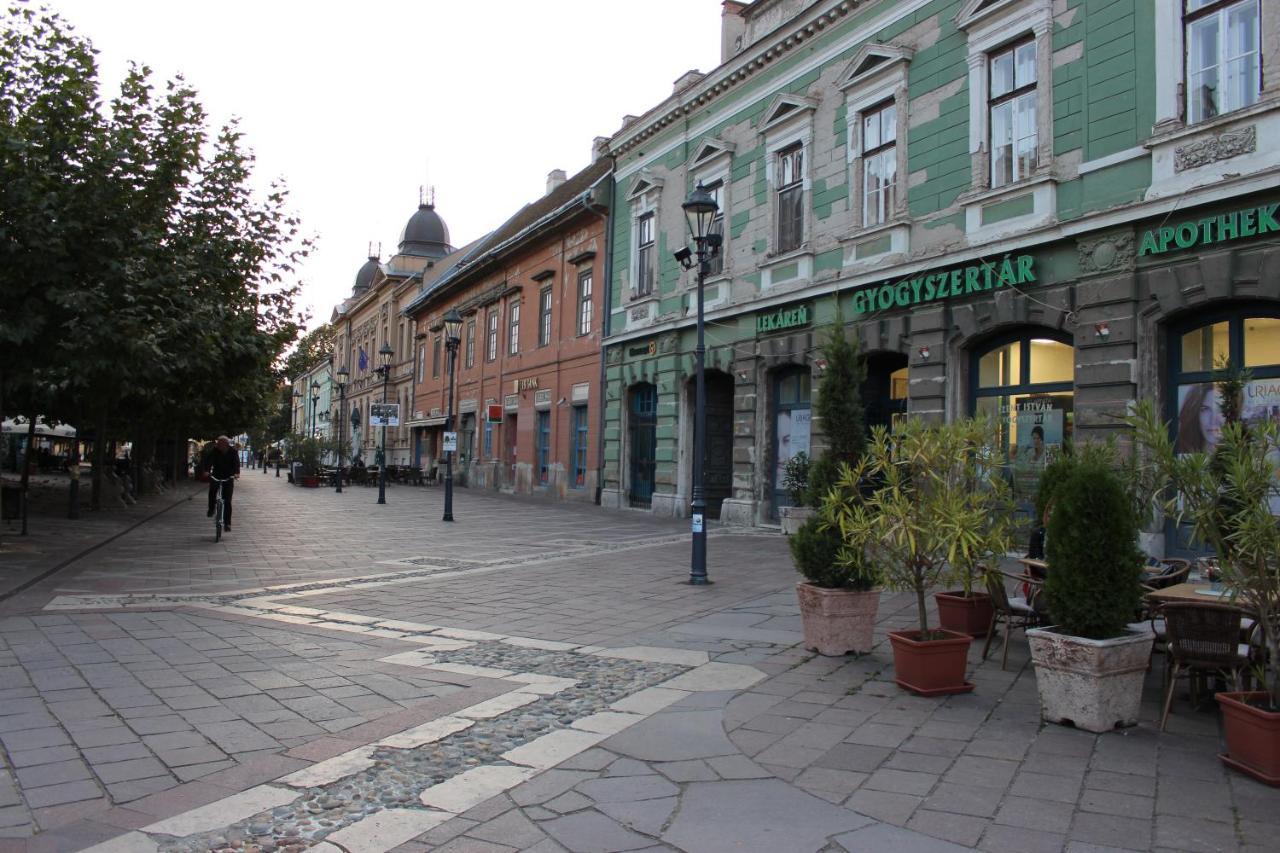 Esztergom Central Exterior foto